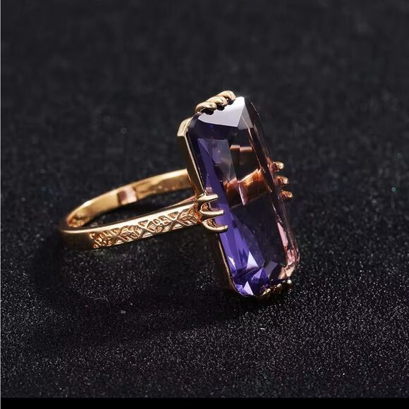 Elegant Gold Plated Purple Amythest Zirconia Gemstone Ring New In Box - Picture 4 of 4